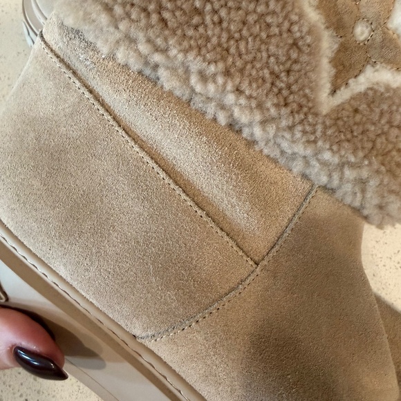 Authentic Louis Vuitton Snowdrop Flat ankle boot - Picture 4 of 7